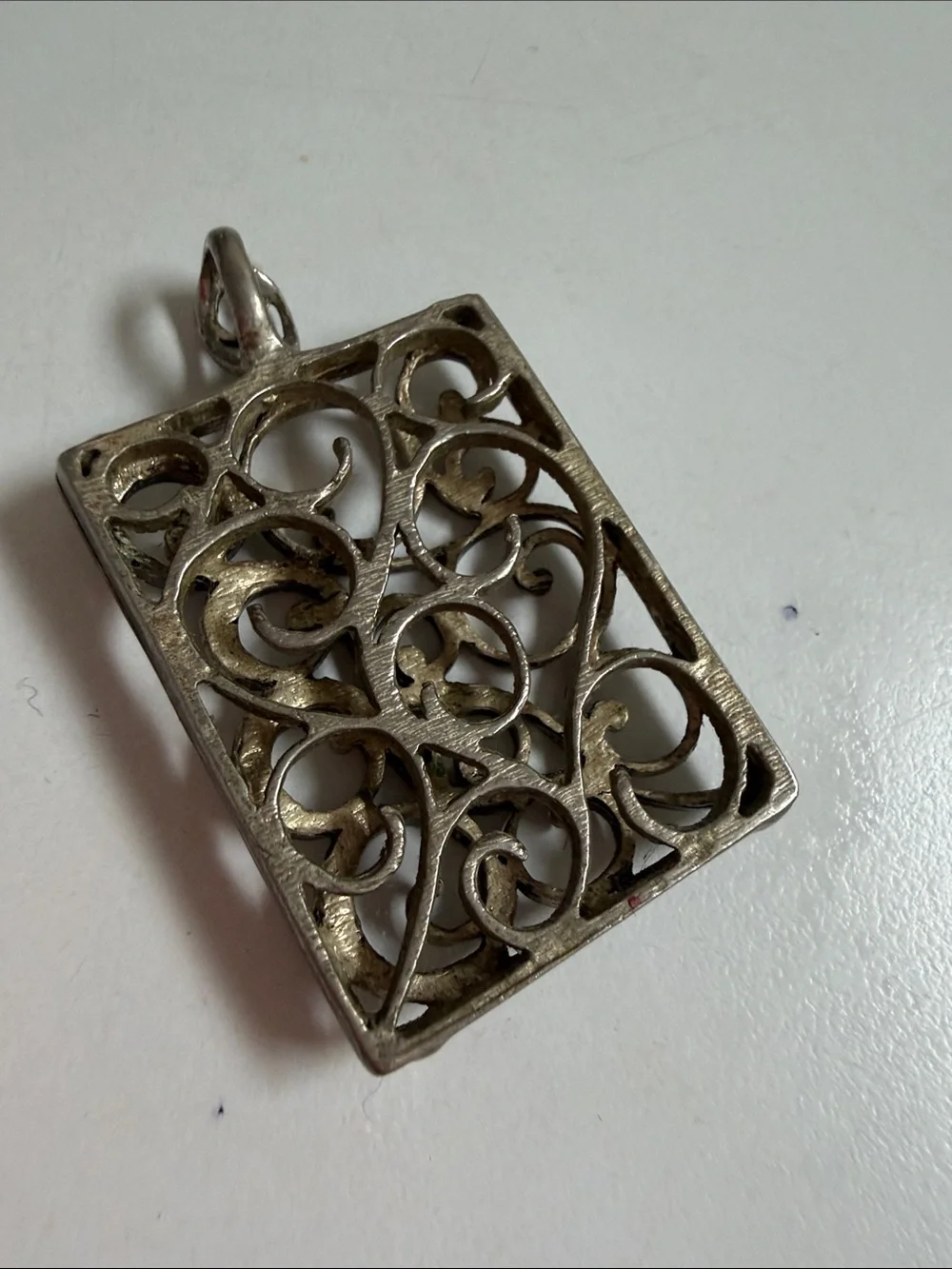 Source Unknown Silver Filigree Scrollwork Rectangular Pendant - Picture 3 of 3